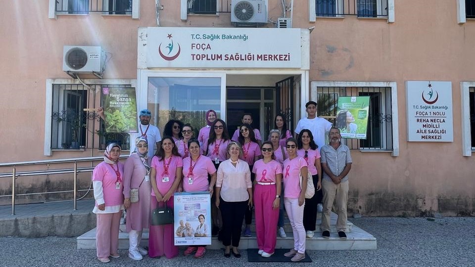 FOÇA 'DA MEME KANSERİ FARKINDALIK YÜRÜYÜŞÜ